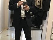 Finansista wolny, dojrzaly, szczuply, wysoki, romantyczny pozna kobiete