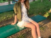 Gorąca studentka czeka na mocne chwile