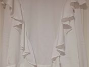 Sprzedam elegancką białą bluzkę z falbanami po bokach