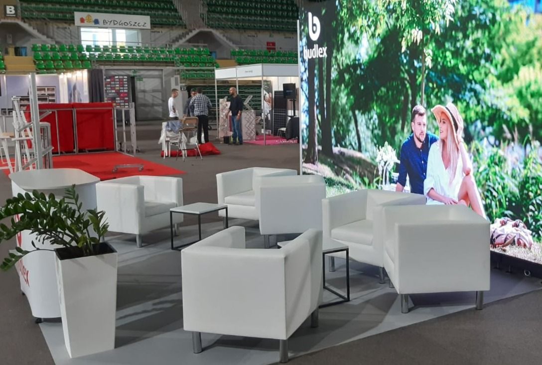 Wynajem sprzętu eventowego fotele i stoliki Stróże - Zdjęcie 1