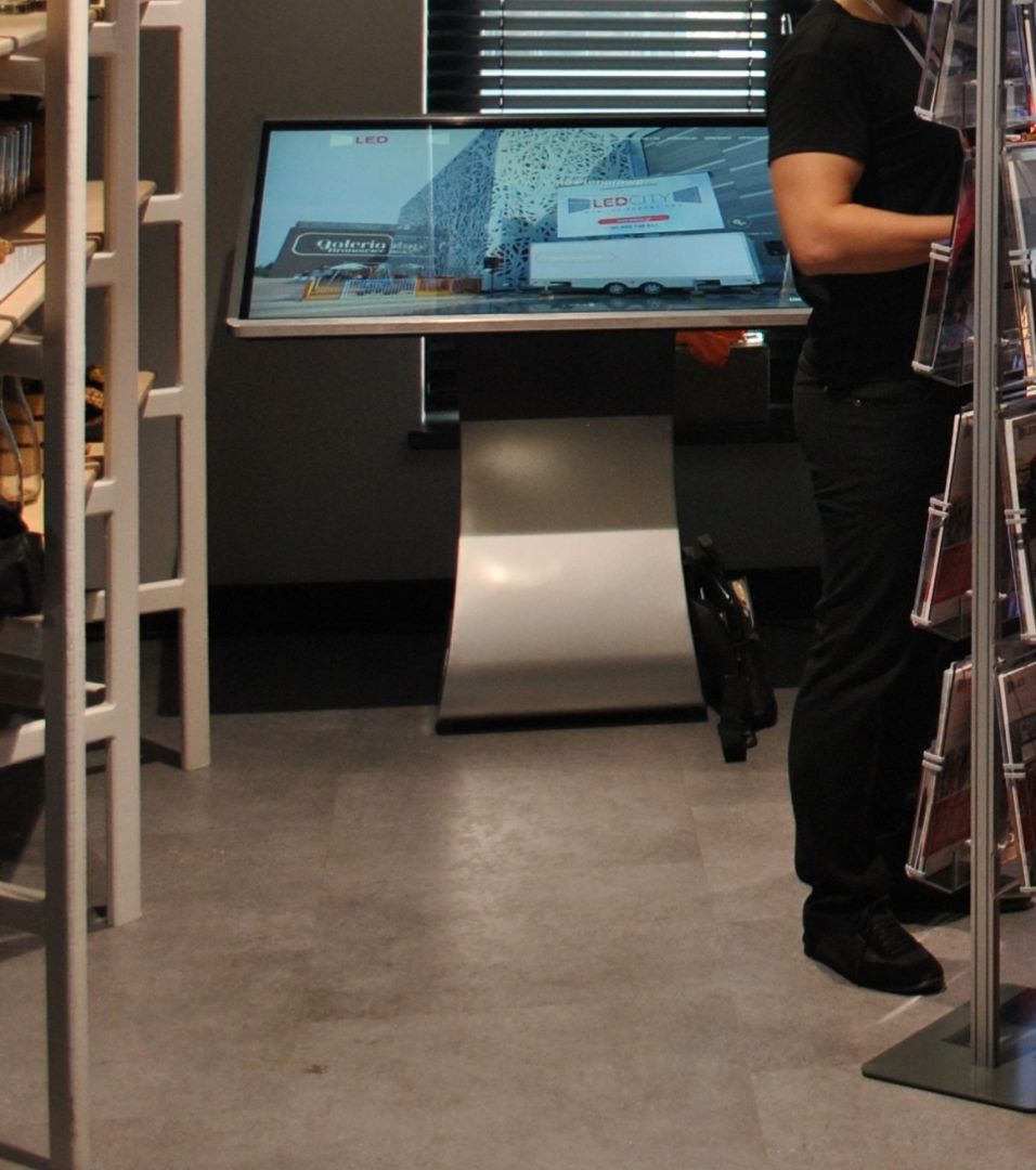 Wynajem stół multimedialny, interaktywny 55 cali Stróże - Zdjęcie 1