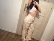 Seksowna czarnula zaprasza na eski