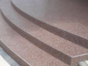 Wykonuje kamienny dywan