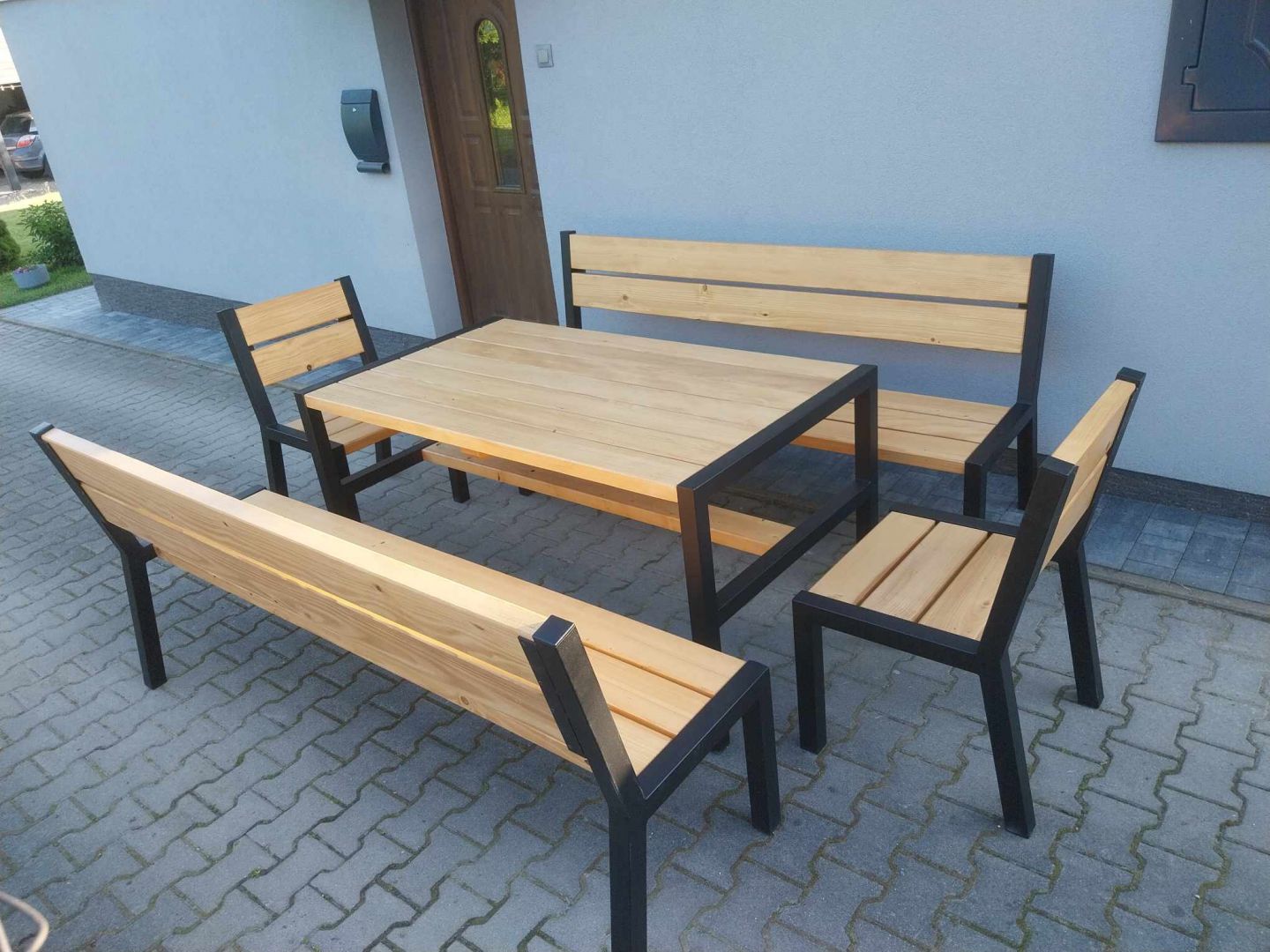 Meble ogrodowe stół 2 ławki 2 fotele zestaw drewniany Tokarnia - Zdjęcie 1