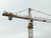 operator koparki suwnicy zurawia wiezowego