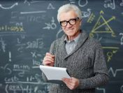 Profesor emeritus $kuma się z Krakowianką